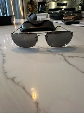 Ray-Ban RB 3156 004/82 polarized black frame sunglasses with metal frame.